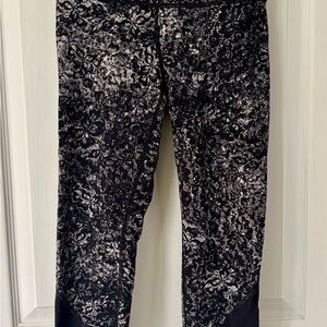 Lululemon Blue and White Patterned Athletica high rise Leggings size 4